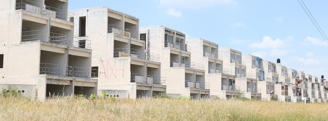 Personas sin casa, casas sin personas